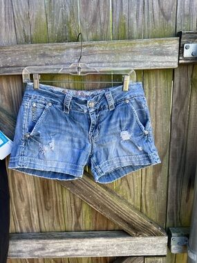 👗 Miss Me Women's Distressed Denim Shorts - Blue
